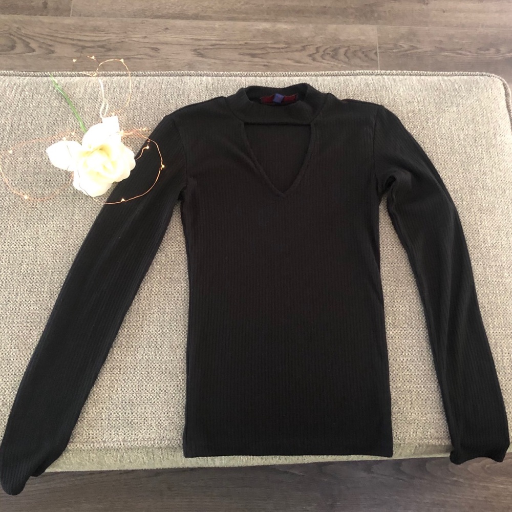 Black Aeropostale shirt